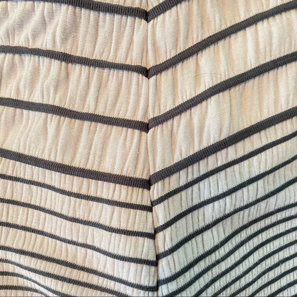 ANTHROPOLOGIE Deletta Gray sleeveless stripe knit top! Flap in back! Like new. M - Picture 7 of 10